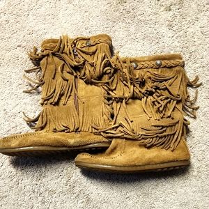 Minnetonka boots, girl size 1